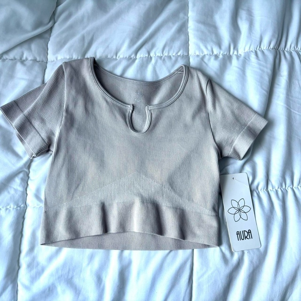 Aura Women's Light Gray Ribbed Crop Top